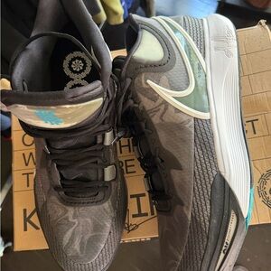 Brand New Original Nike Kyrie 8 Orca Black and White Athletic Shoes Sz 18